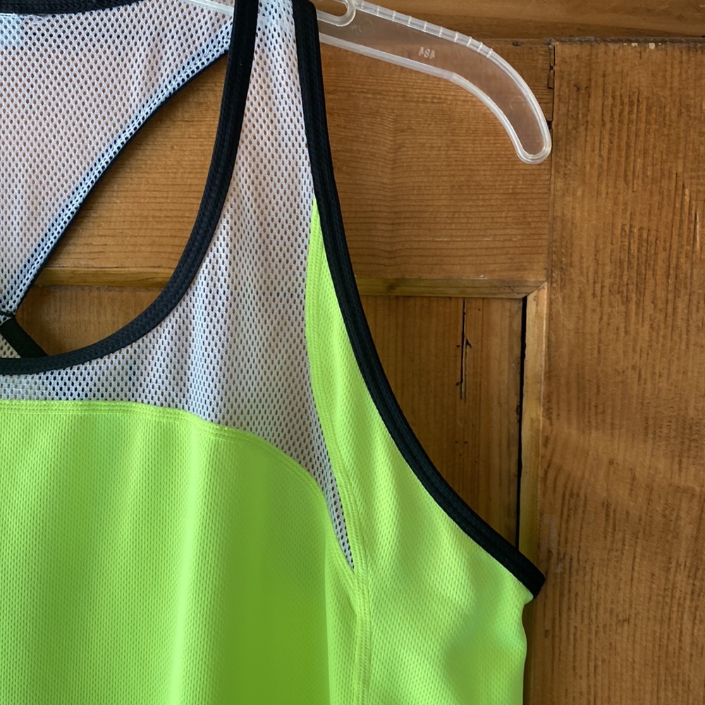 (L) Nike Workout Tank - Picture 2 of 8